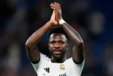 Ông Mourinho giữ Vinicius, Liverpool tăng tốc vụ Barcola