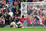 Chelsea, Man United thắng lớn nhưng hàng thủ vẫn đáng lo