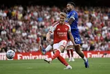 Arsenal thắng ngược Chelsea, Man United đánh rơi chiến thắng phút cuối