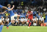 Arsenal thăng hoa, Liverpool ngược dòng ở Champions League