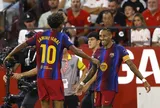 Raphinha lập hat-trick hoàn hảo, Barcelona ngược dòng hạ Sevilla