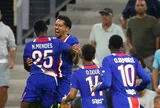 PSG hồi sinh, Milan thắng đậm để xua tan áp lực