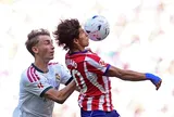 Real Madrid thua Atletico trong thế thiếu người