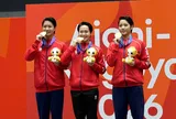 Bộ trưởng Bộ VHTTDL Lâm Thị Phương Thanh chúc mừng chiếc HCV đầu tiên của Đoàn Thể thao Việt Nam