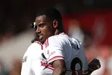 Isak "phả hơi nóng" vào Haaland trong cuộc đua Vua phá lưới Premier League