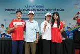 Người dân trải nghiệm các hoạt động vận động và giao lưu cùng các võ sĩ xuất sắc của Thể thao Việt Nam tại Hồ Gươm
