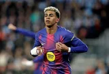 Lamine Yamal bị kéo vào tranh cãi của Vinicius