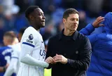 Huấn luyện viên Xabi Alonso chịu áp lực trước đại chiến Man United