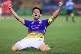 Tiền đạo Nguyễn Văn Quyết cán mốc 100 bàn thắng ở V.League