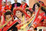 Hoàn thiện cơ chế, chính sách đặc thù ưu tiên đầu tư bảo tồn và phát huy giá trị văn hóa truyền thống các dân tộc thiểu số