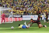 Huấn luyện viên đội tuyển Brazil tố cáo trọng tài tiêu cực