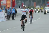 Priatna Delia Ayustina bứt phá ngoạn mục, vô địch chặng 1 Giải Xe đạp nữ Biwase Tour of Vietnam 2026