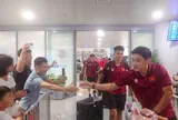 Đội tuyển Việt Nam trở về Hà Nội, dồn lực hướng tới trận gặp Singapore