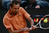 Medvedev ngược dòng nghẹt thở, hẹn Sinner ở bán kết Rome Masters