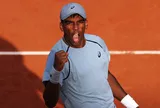 Basavareddy bất ngờ quật ngã Taylor Fritz ngày mở màn Roland Garros