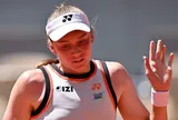 Rybakina “ngã ngựa” tại Roland Garros 2026