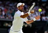 Xô đổ kỷ lục của Roger Federer, Djokovic nhọc nhằn ghi tên vào tứ kết Wimbledon