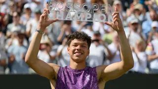 Ben Shelton giành danh hiệu sân cỏ đầu tiên trong sự nghiệp tại Stuttgart