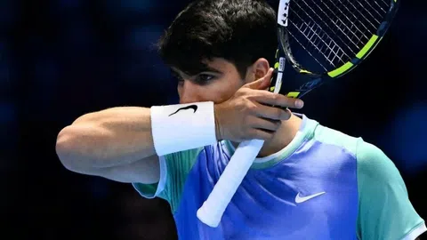 Alcaraz thua trận mở màn ATP Finals