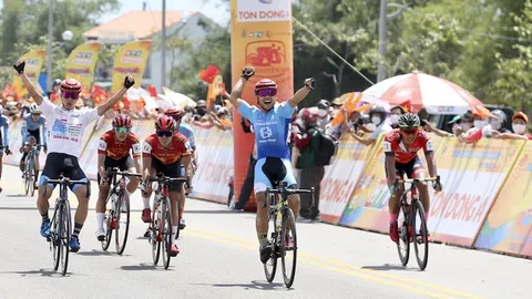 Chặng 15 cuộc đua Xe đạp truyền hình TP.HCM - Cúp Tôn Đông Á 2022: Lê Nguyệt Minh thắng chặng đua kịch tính trong những kilomet cuối