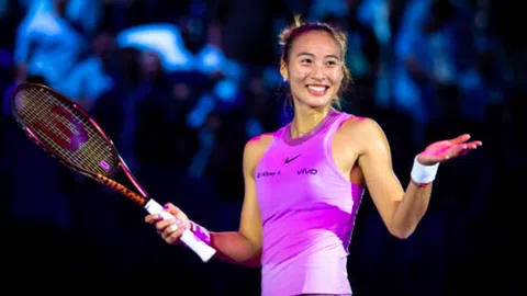 Zheng Qinwen đứng trước cơ hội vô địch WTA Finals