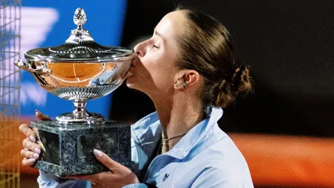 Svitolina lần thứ ba vô địch Italian Open
