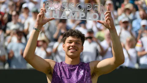 Ben Shelton giành danh hiệu sân cỏ đầu tiên trong sự nghiệp tại Stuttgart
