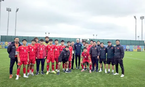FIFA U15 World Cup & Festival 2026: Chủ tịch VFF Trần Quốc Tuấn gặp gỡ, động viên thầy trò huấn luyện viên Hoàng Anh Tuấn