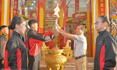 Lễ dâng hương xin lửa thiêng và rước đuốc Đại hội Thể dục thể thao tỉnh Khánh Hòa lần thứ I
