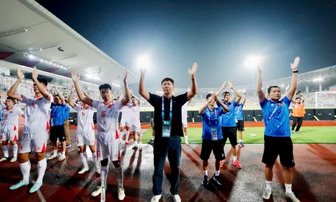 Huấn luyện viên Kim Sang-sik: “Đội tuyển Việt Nam cần chuẩn bị tốt hơn cho trận lượt về”