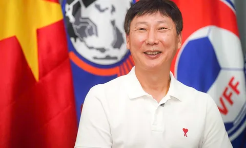 Huấn luyện viên Kim Sang-sik: "Bây giờ là lúc cầu thủ Việt Nam cần bước ra các sân chơi lớn hơn"