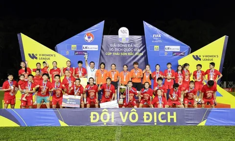 Chủ tịch VFF chúc mừng câu lạc bộ nữ TP.HCM I vô địch Giải Bóng đá nữ VĐQG 2026