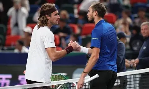 Medvedev hạ Tsitsipas để giành vé vào tứ kết Thượng Hải Masters