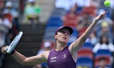 Swiatek tăng tốc cho tấm vé dự WTA Finals nhờ chiến thắng tại Wuhan Open