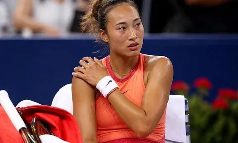 Zheng Qinwen rút khỏi Japan Open do chấn thương vai kéo dài