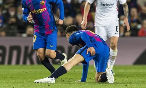 Barcelona lo lắng với chấn thương của Pedri ở tứ kết lượt về Europa League
