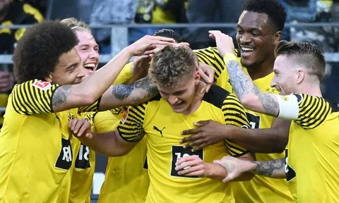"Ngôi sao" trẻ Dortmund lập kỉ lục vô tiền khoáng hậu trong chiến thắng đậm Wolfsburg