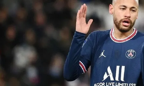 Neymar thách thức fan hâm mộ của PSG sau chức vô địch Ligue 1