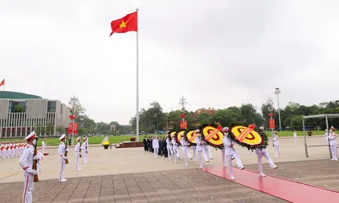 Lãnh đạo Đảng, Nhà nước viếng Chủ tịch Hồ Chí Minh nhân 47 năm Ngày thống nhất đất nước