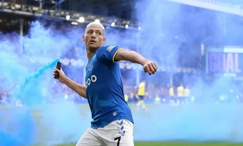 Tiền đạo Richarlison của Everton đối mặt án phạt nặng