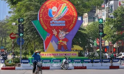 Đường phố Hà Nội trang hoàng chào đón SEA Games 31