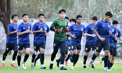 Huấn luyện viên Mano Polking tiếp tục kêu khó 
