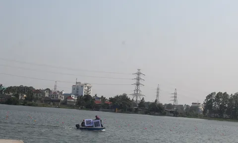 Đội tuyển Rowing Indonesia đến Sông Giá sớm nhất
