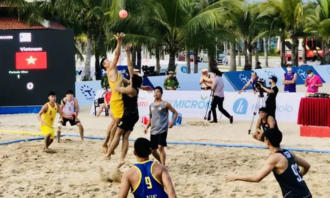 Đội tuyển bóng ném bãi biển nam Việt Nam giành chiến thắng đầu tiên ở  SEA Games 31