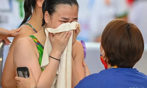 Ngô Phương Mai bật khóc khi giành huy chương bạc nhảy cầu tại SEA Games 31