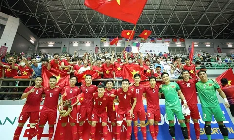 Đội tuyển futsal Việt Nam có chiến thắng đậm trước Malaysia để tạm chiếm ngôi đầu