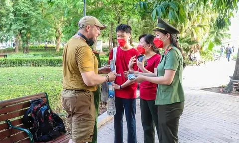 Cán bộ, chiến sĩ công an tích cực quảng bá Hà Nội - điểm đến an toàn, thân thiện