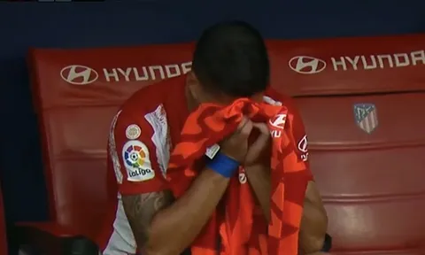 Tiền đạo Luis Suarez bật khóc trong ngày chia tay Atletico Madrid