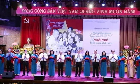 Khai mạc triển lãm Những tấm gương bình dị mà cao quý và Tuổi trẻ - Mùa xuân đất nước