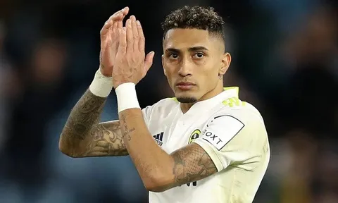 Barcelona đạt được thỏa thuận chiêu mộ tiền vệ Raphinha của Leeds United